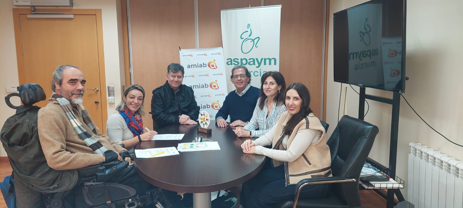 amiab y ASPAYM Murcia firman un convenio para fomentar la formación e inclusión de personas con Discapacidad